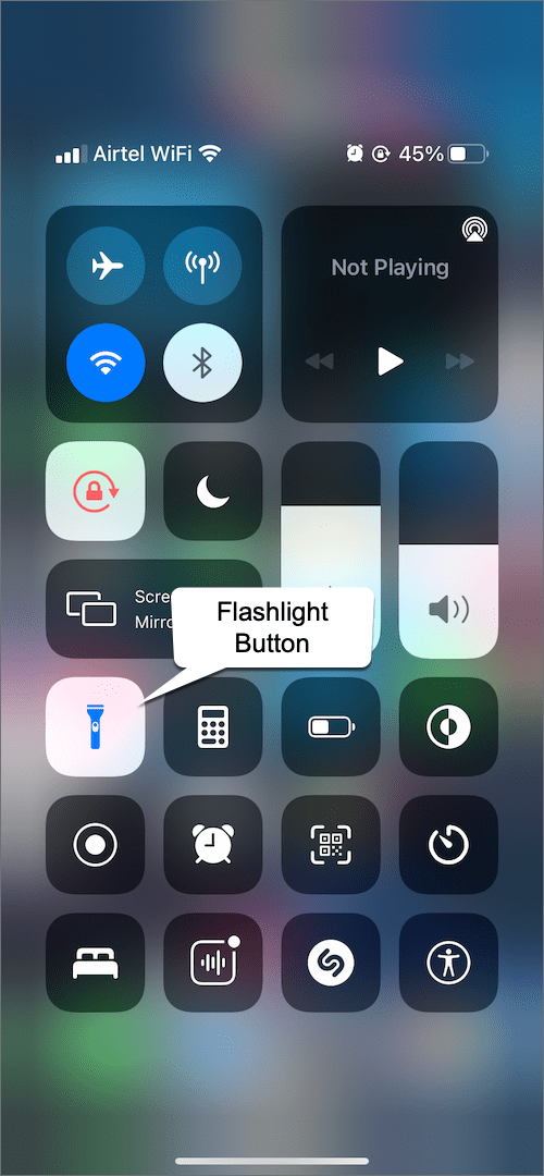 iPhone 13 손전등을 켜거나 끄는 방법